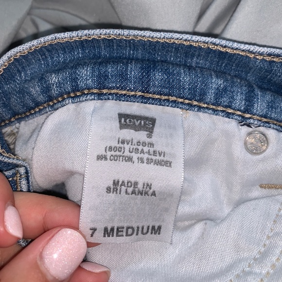 Levi jeans // light wash with some rips - Picture 5 of 6